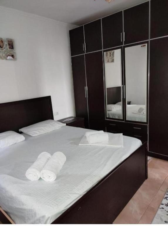 Guest House Eloid Berat Exterior photo